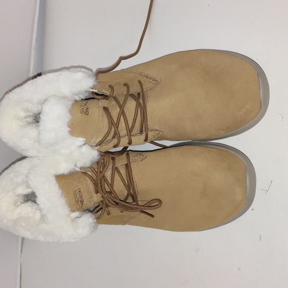 Skechers Women’s On-the-Go Joy Lush Casual Boot Size 11 Fuzzy Inside - Picture 1 of 12